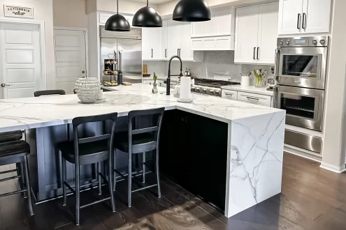 Statuario Extra Lux kitchen with black accents